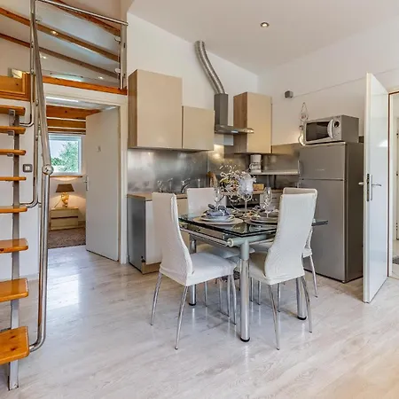 2 Bedroom Stunning In Prázdninový dům Šišan