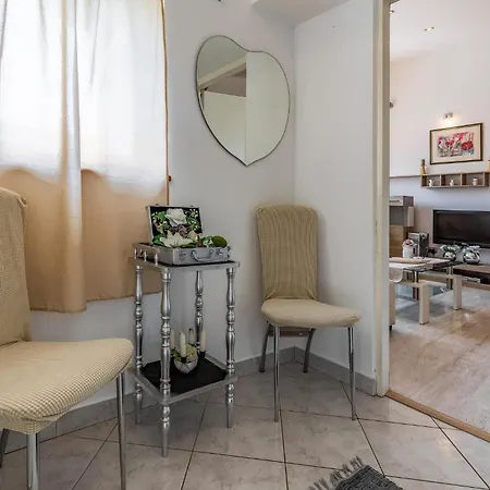 2 Bedroom Stunning In *