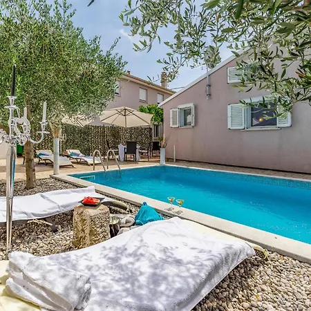 2 Bedroom Stunning In Holiday home Sisan