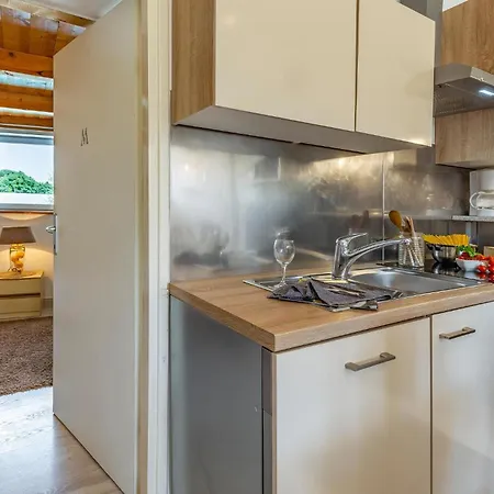 2 Bedroom Stunning In *